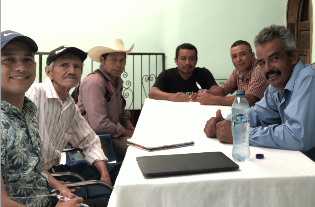 a meeting with Ayuda para Olopenses de Americanos (APOA)